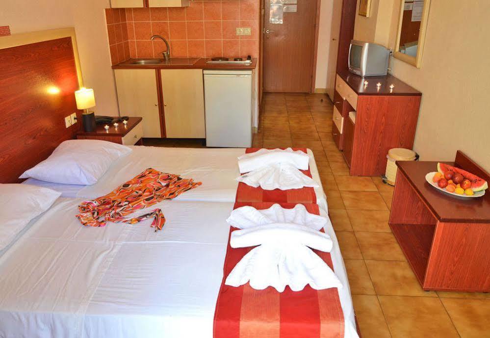 Mavrikos Hotel Планос Экстерьер фото